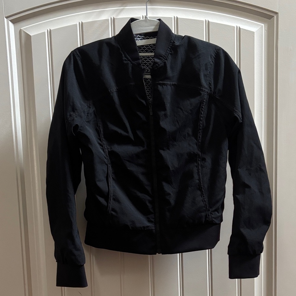 Women's Lululemon size 2 Reversible Black Bomber Jacket